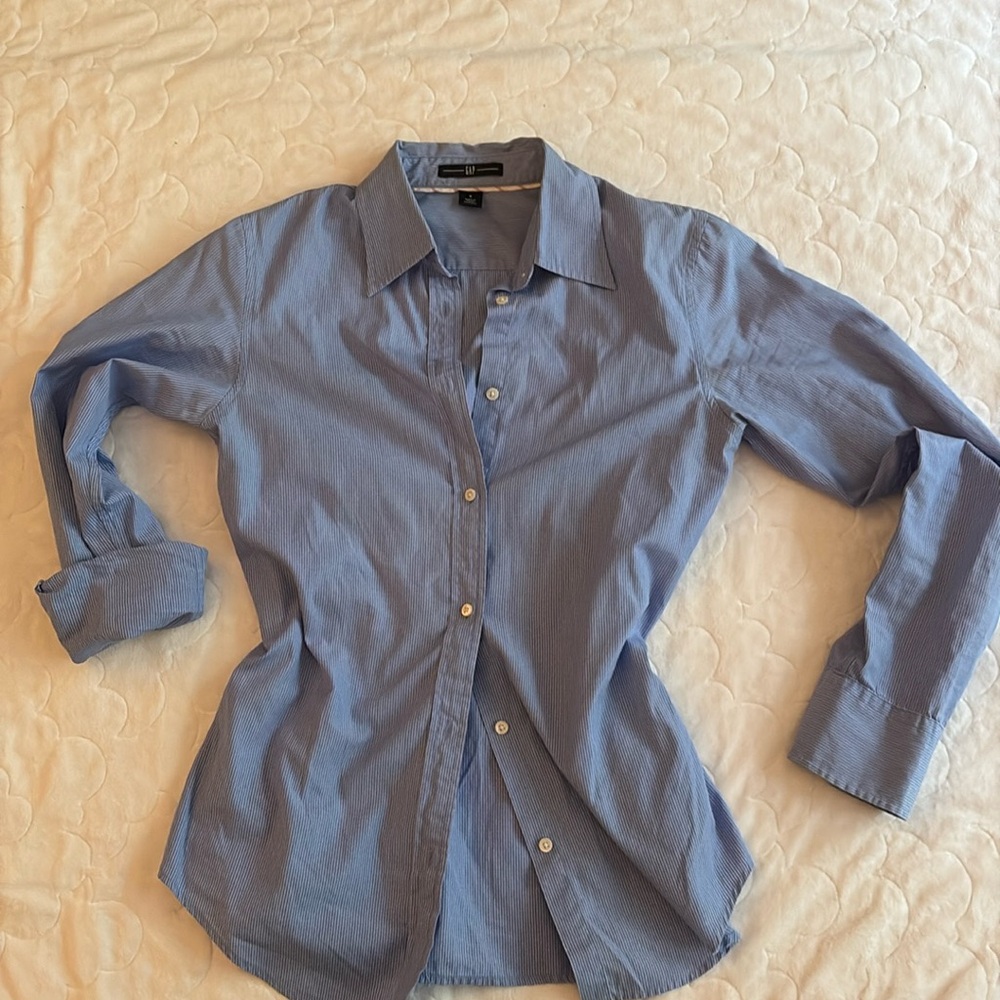 Gap blue stripped button up